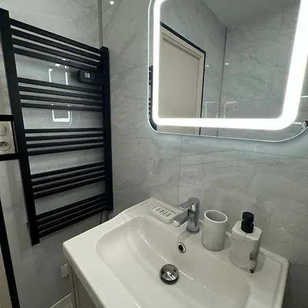 Apartment Centre *